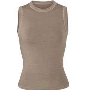 SKIMS outdoor tank XS